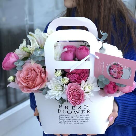 Составной букет в сумочке Fresh flowers