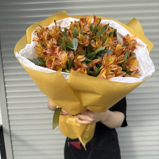 Букет-комплимент 🍊из апельсиновых альстромерий