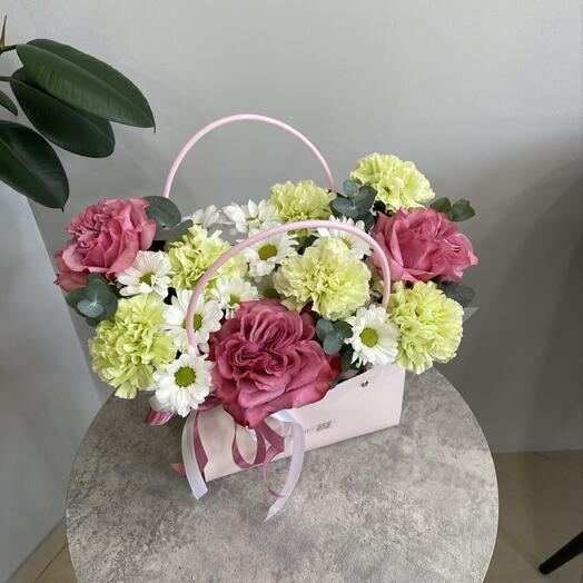 Стильная сумочка с пионовидными розами 💗