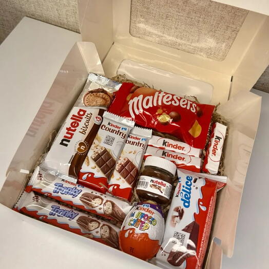 Подарочный бокс со сладостями Kinder, Nutella и Maltesers «Премиум микс»
