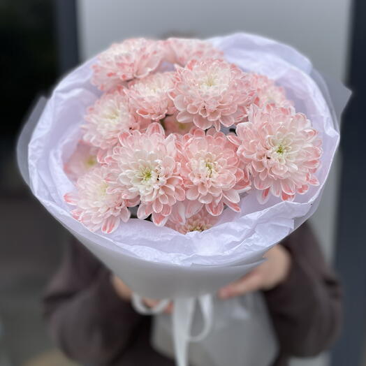 Камерный букетик из кустовых хризантем