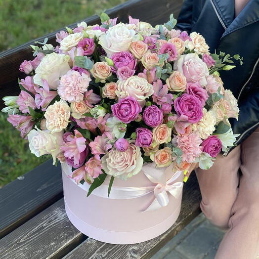 The box is a pearl of beauty made of bush roses, alstroemeria, eustoma and dianthus