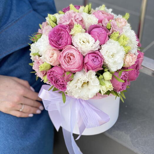The box is a sweet message from the bush peony rose and eustoma