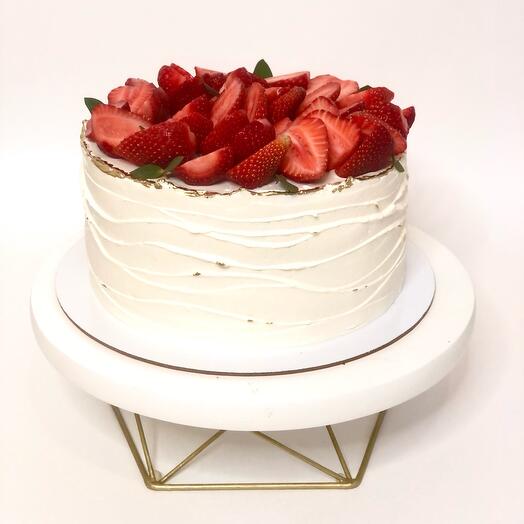 Торт с клубничный с крем чиз