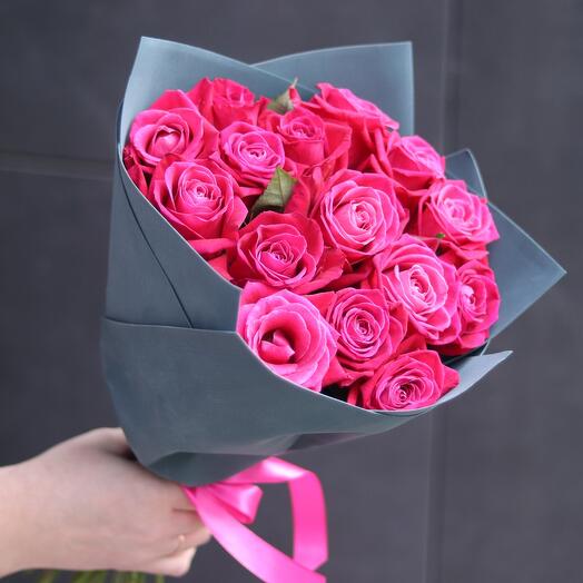15 pink roses