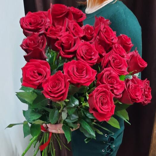 25 красных роз