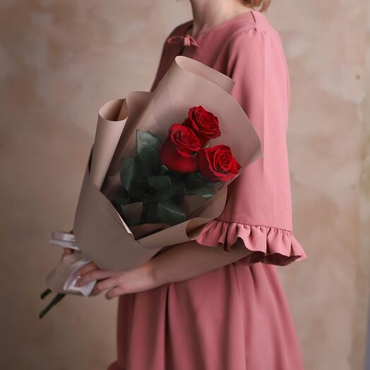 Bouquet of 3 red roses in Korean packaging