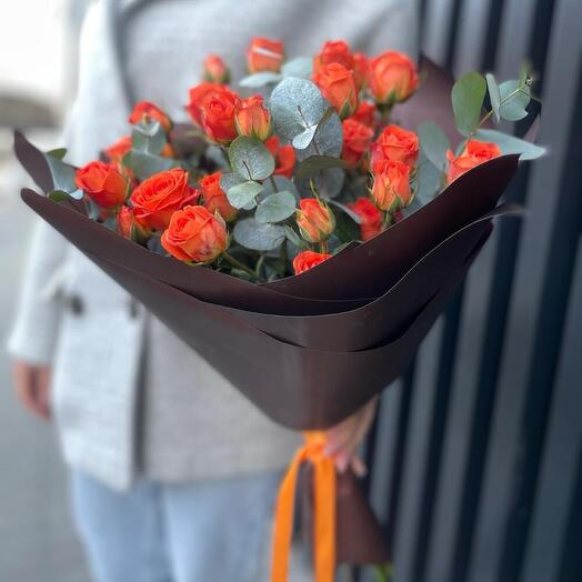 Букет из кустовых роз