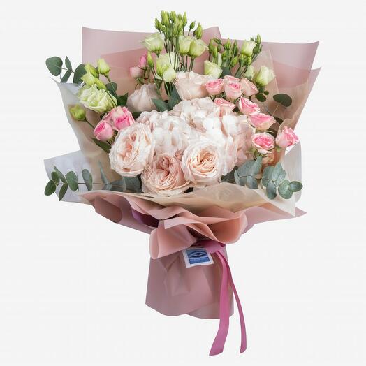 Букет с гортензией "Нежнее нежного" M