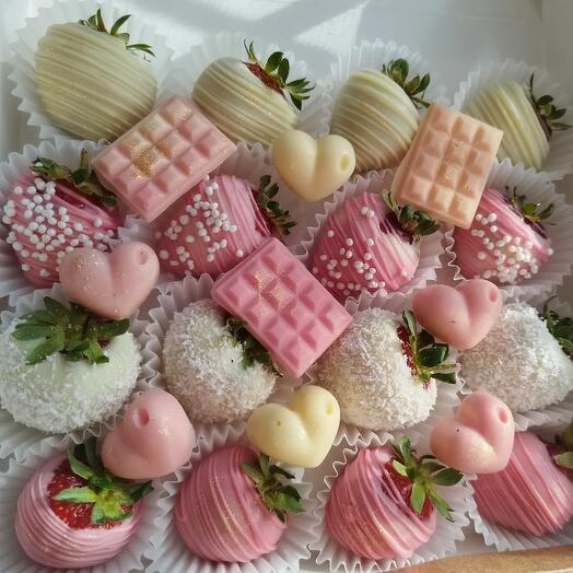 Juego de fresas en chocolate 16 piezas + corazones de chocolate y Mini chocolates mezcla de diferentes formas (amor)