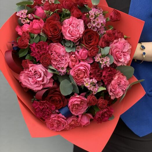 Яркий букет с пион. розами