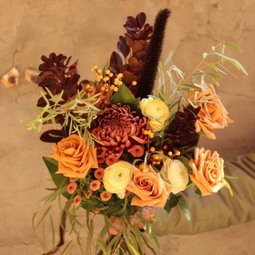 Карамельные розы-ириски, ранункулюсы и травы