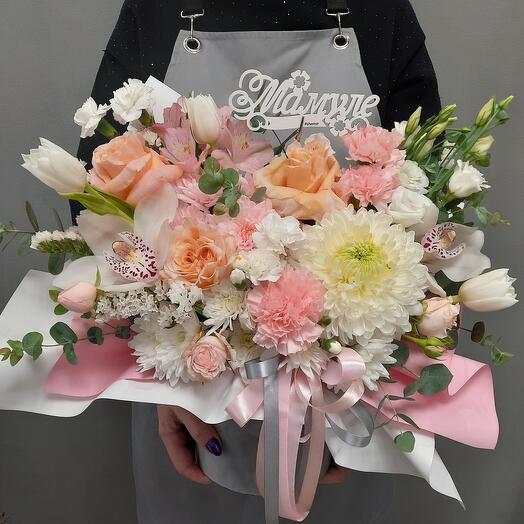 Цветы в коробке "Мамуле"