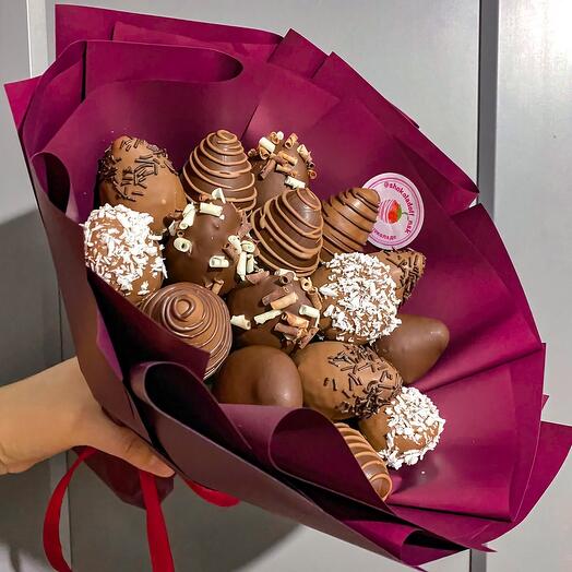 Strawberry in chocolate Bouquet S
