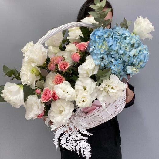 Корзина с цветами