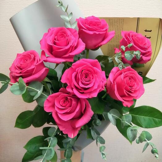 Bouquet of 7 Ecuadorian roses with eucalyptus