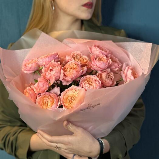 An armful of peony-shaped roses (bush Rose Juliet)