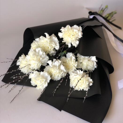 Ramo de claveles blancos