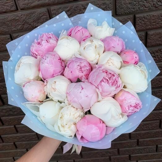 Bouquet of pink and white peonies (21)
