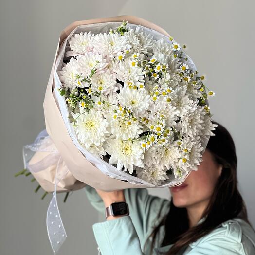 Bouquet with chrysanthemum and daisies