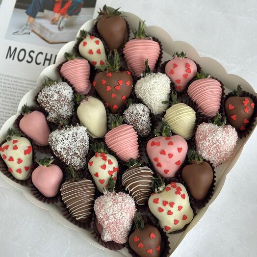 Клубника в шоколаде Heart (26-30 ягод)