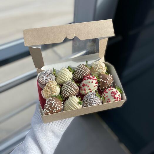 Клубника в шоколаде в коробочке 12