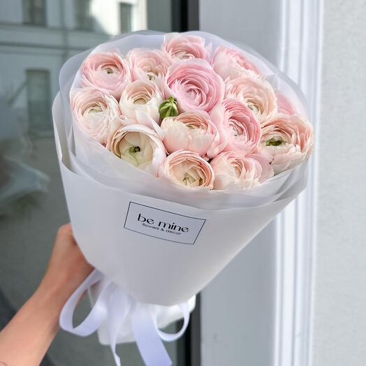 15 нежных ранункулюсов