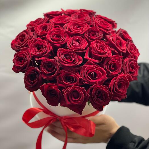 Roses in a hatbox