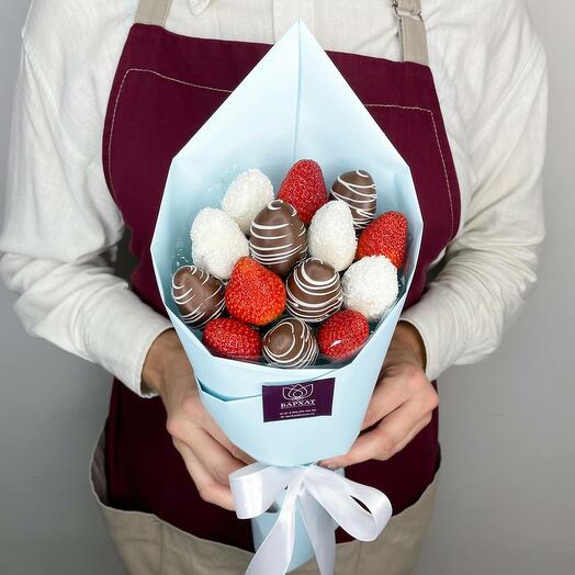 Букет из клубники в шоколаде, съедобный, сладкий букет Поцелуй лета