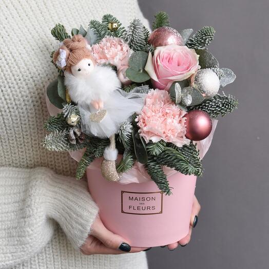 Новогодняя композиция в коробке «Брызги шампанского» с датской елью | Букет 264 Bottega dei Fiori