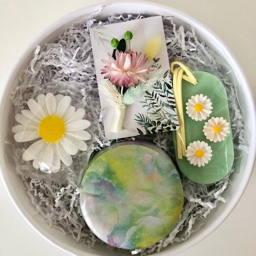 Gift aroma set "Chamomile dreams" (candle, sachet, soap, postcard)