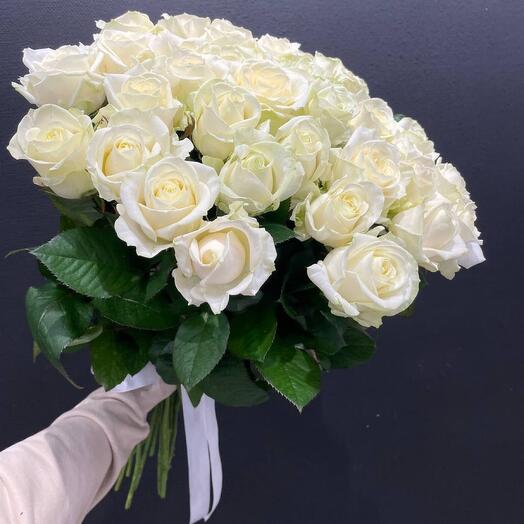 Букет из 35 белых роз