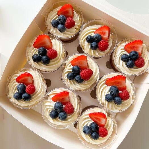Трайфлы ванильные с ягодами и сливочным кремом в подарок, на корпоратив, кенди-бар