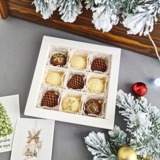 Подарочный набор на Новый год, елочные шары из белого и молочного шоколада