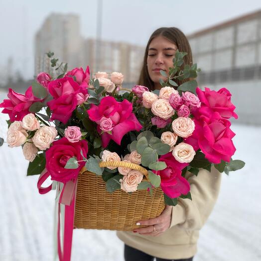Корзина с цветами из роз