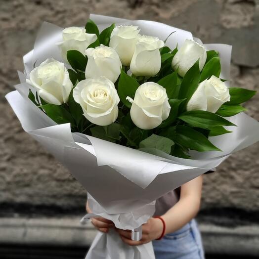 Rosas blancas en un ramo
