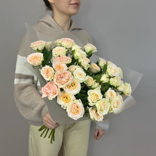 Букет из  нежных кустовых роз