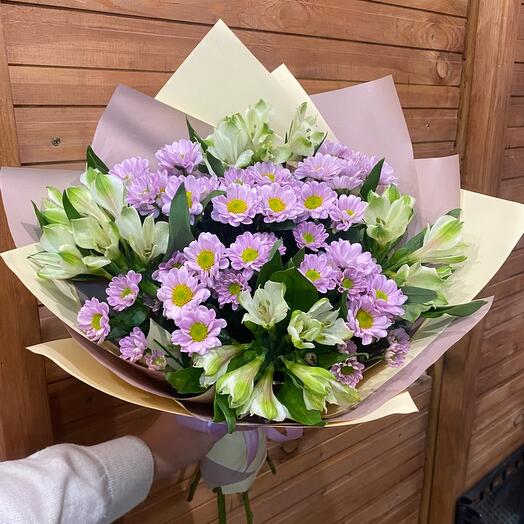 Bouquet of chrysanthemum and alstroemeria