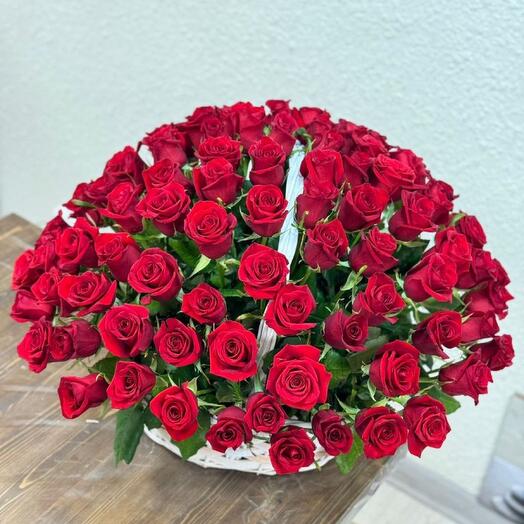 Корзина с цветами 101 бордовая роза