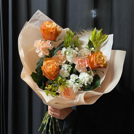 Bouquet of peach peony-shaped roses and mattiola🧡