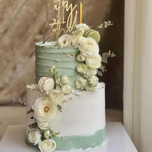 Mini cake with flowerbouquet