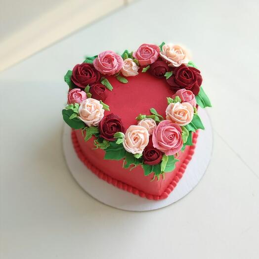 Торт сердце с цветами, в подарок любимому человеку