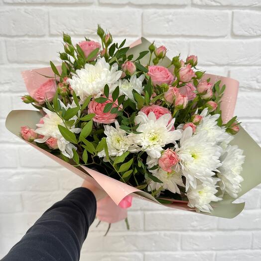 Bouquet of bush roses