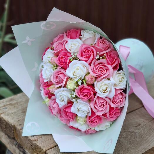 Bouquet of 47 soap roses in pink shades