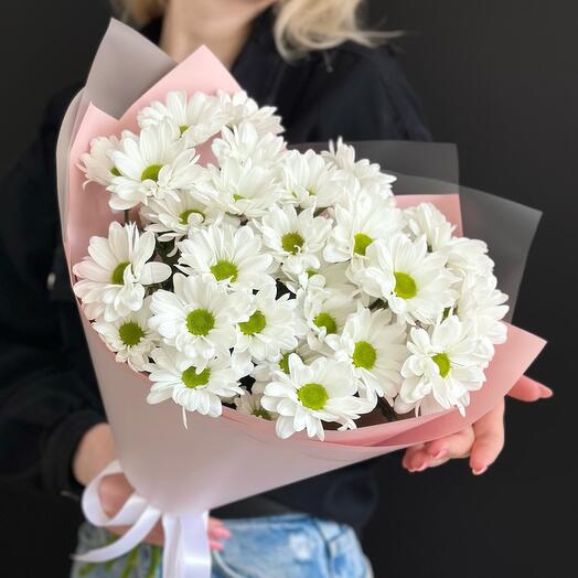 Bouquet of delicate chrysanthemums
