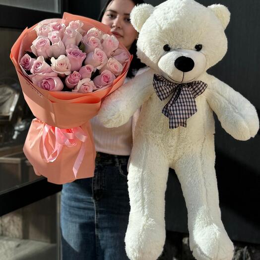 Комбо из 21 светло-розовой розы и белого мишки Нестера 80см