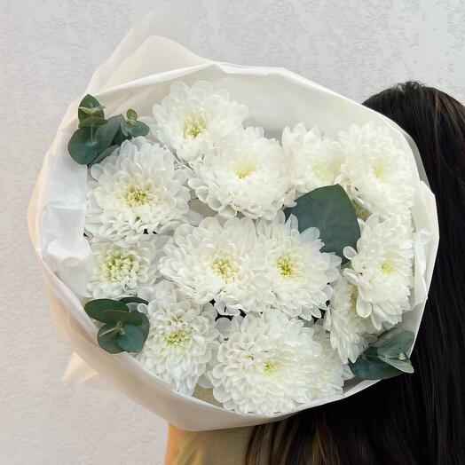 Bouquet of chrysanthemum and eucalyptus