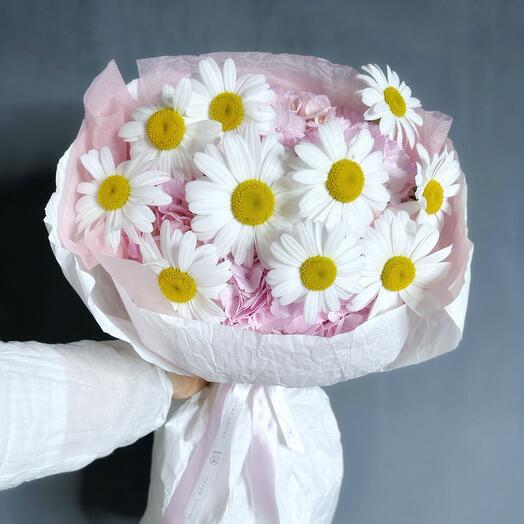 Daisies with hydrangeas