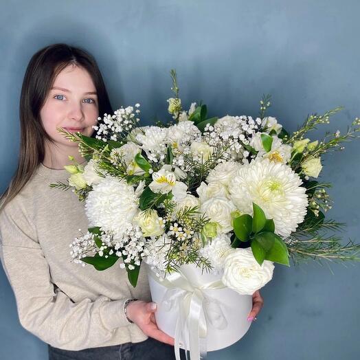 Цветы в коробке "Белоснежка"