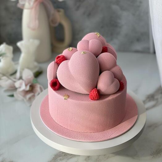 Торт с объемными сердцами для любимой девушки